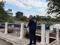 Мать выбросила новорождённого малыша в канал в Дагестане.webp
