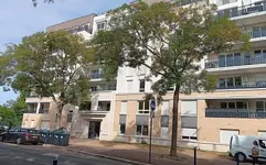 Мать и месячного ребенка зарезали в квартире под Парижем.webp